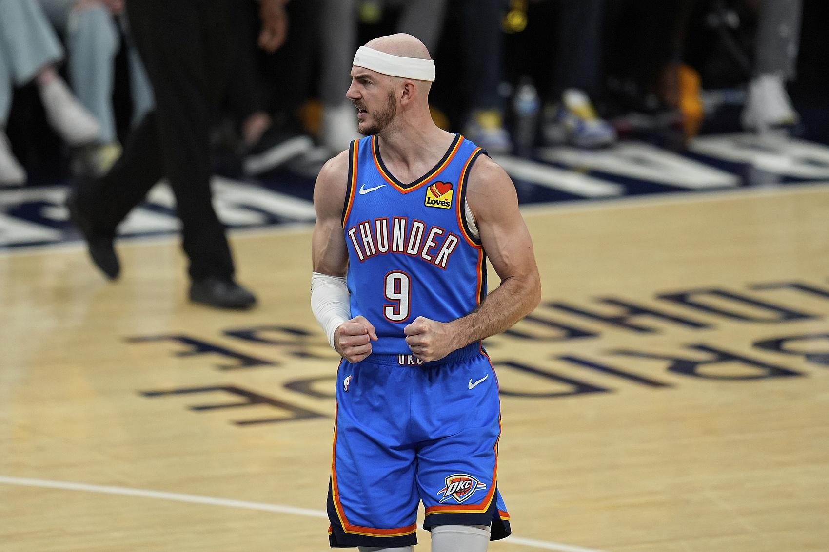 戴格诺特：卡鲁索是竞争狂魔 攻防两端他都能提供关键帮助