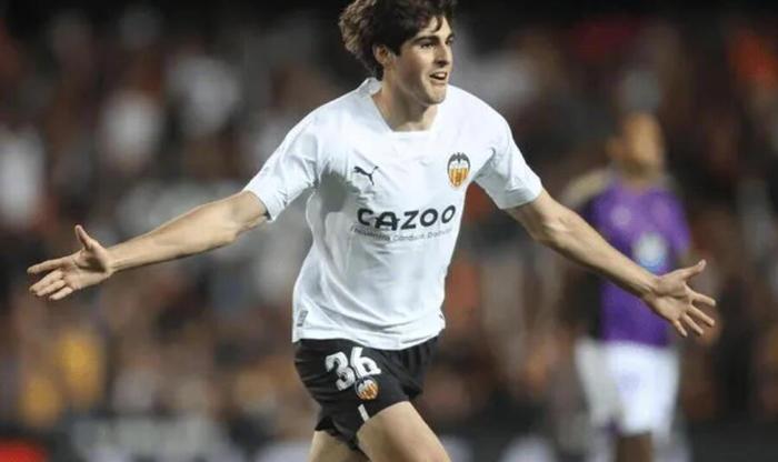 开云体育下载电脑版-瓦伦西亚中场哈维-格拉将加盟曼联