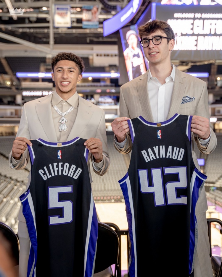 国王队24号新秀选择5号球衣！上一任5号是全明星球员福克斯