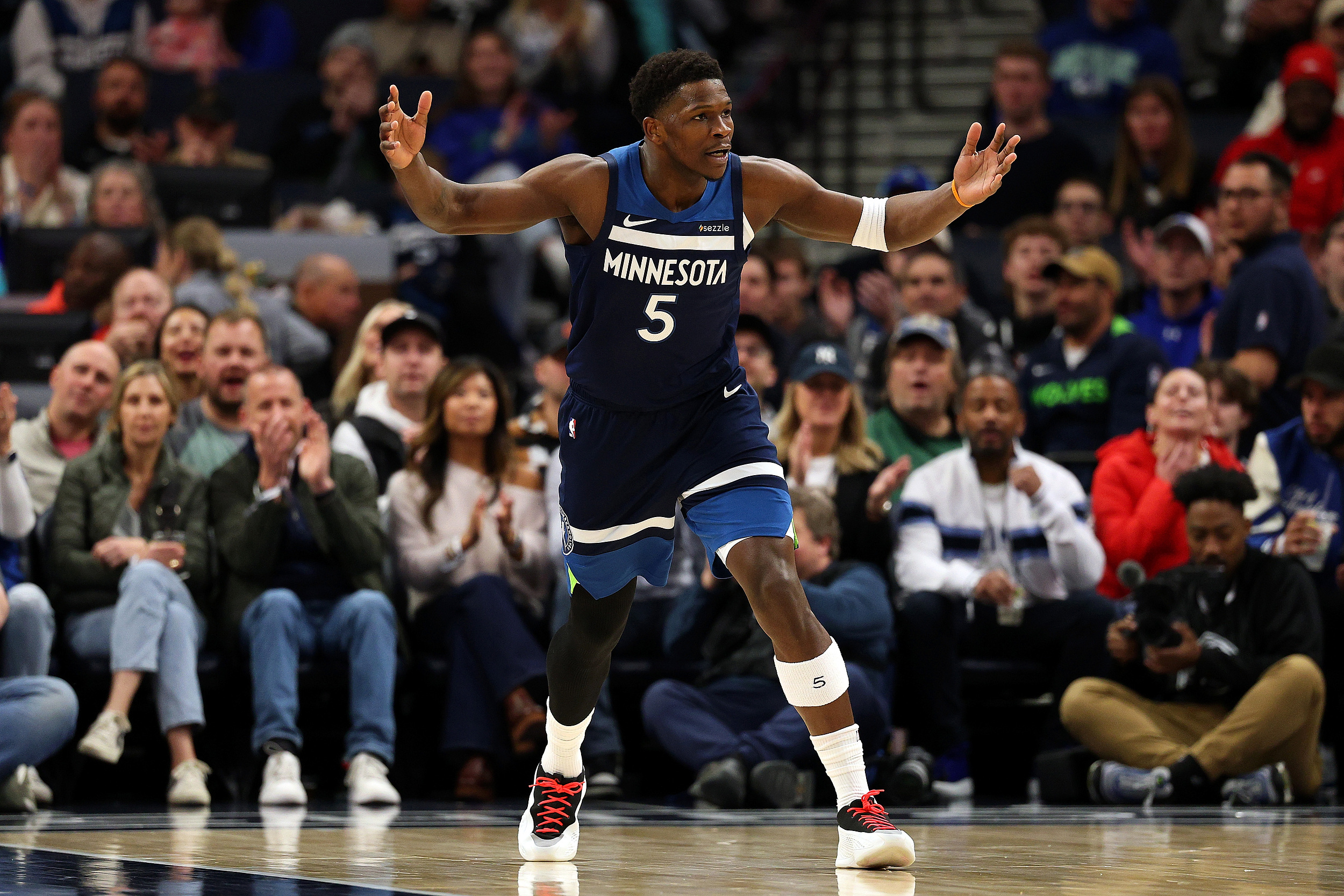 开云体育下载-铁闸！华子西决前3场限制对位球员命中率仅28%&amp;amp;外线11.1%