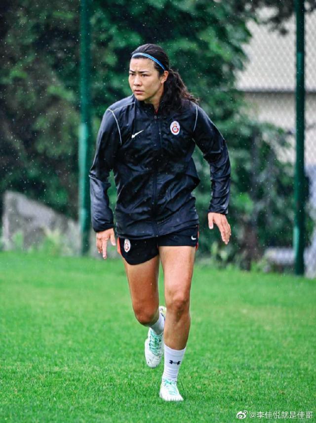 开云-李佳悦：日本大牌都落选世界杯 我连球星都不是